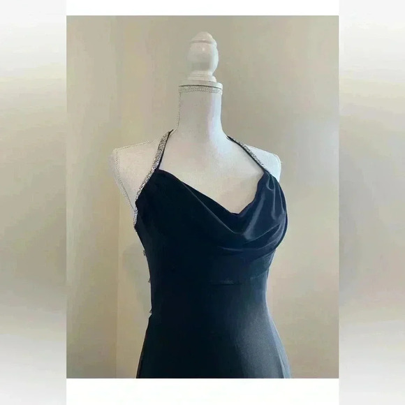 Mac Duggal  Long Black Gown Size 6 - Picture 4 of 9